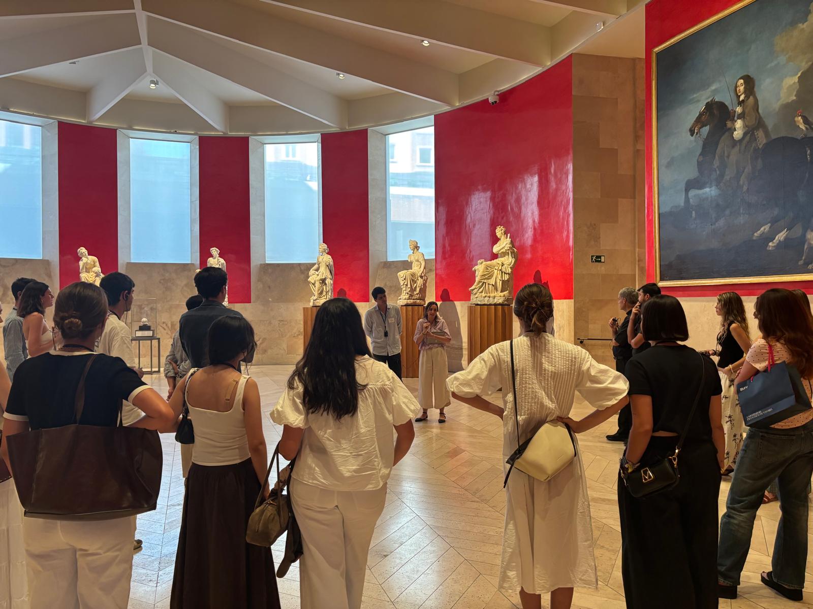 Grupo participante en una actividad cultural de Artheos